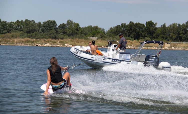 bateau-semi-rigide-sport-nautique